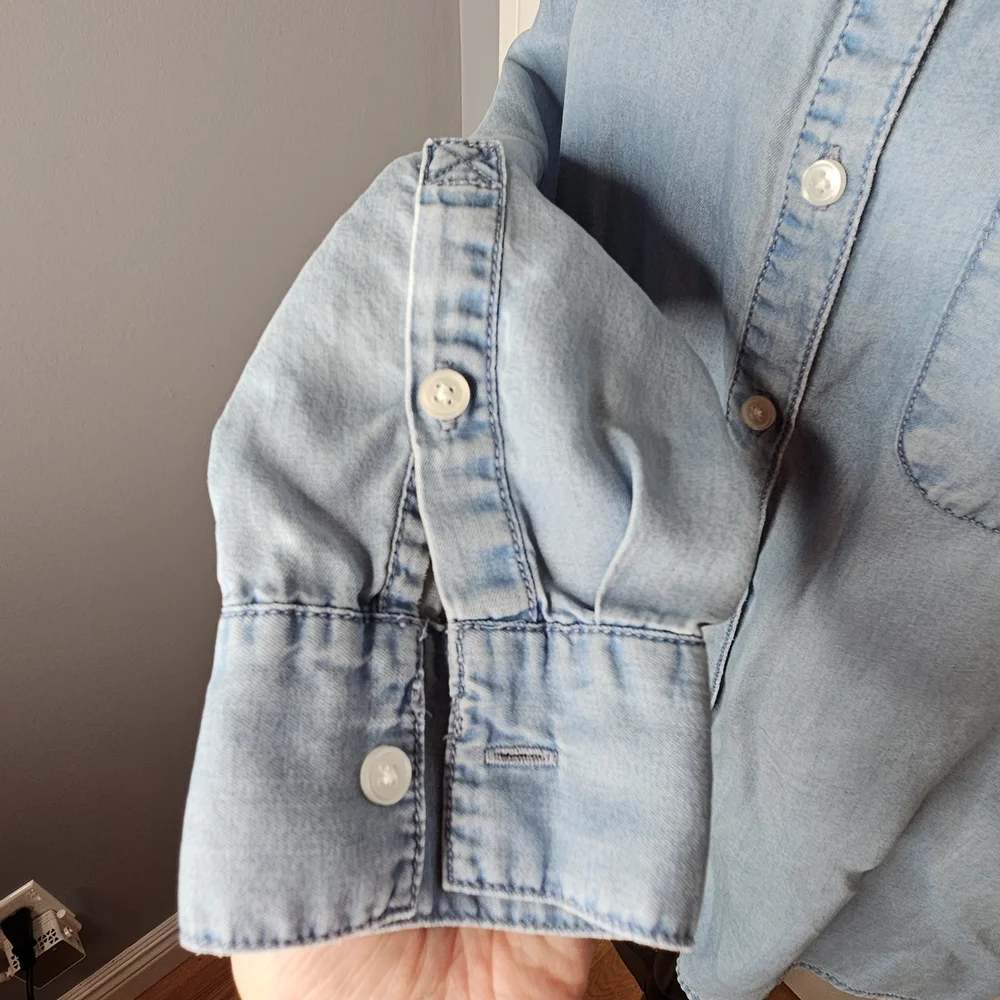 Suzy Shier Women's Denim-Look Button Down Shirt Blue Long Sleeve Flowy Size M - Picture 7 of 11